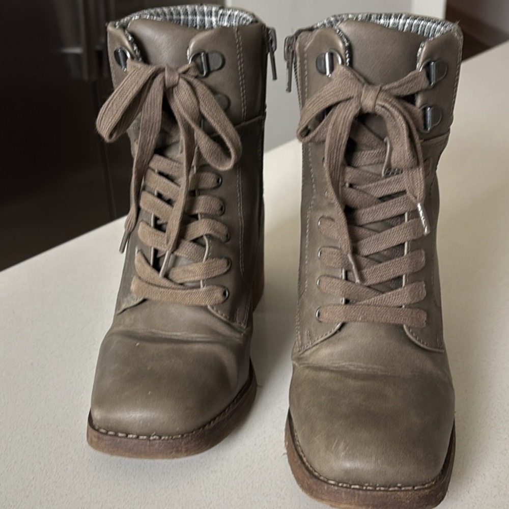 Stylish Gray Lace-Up Women's Boots